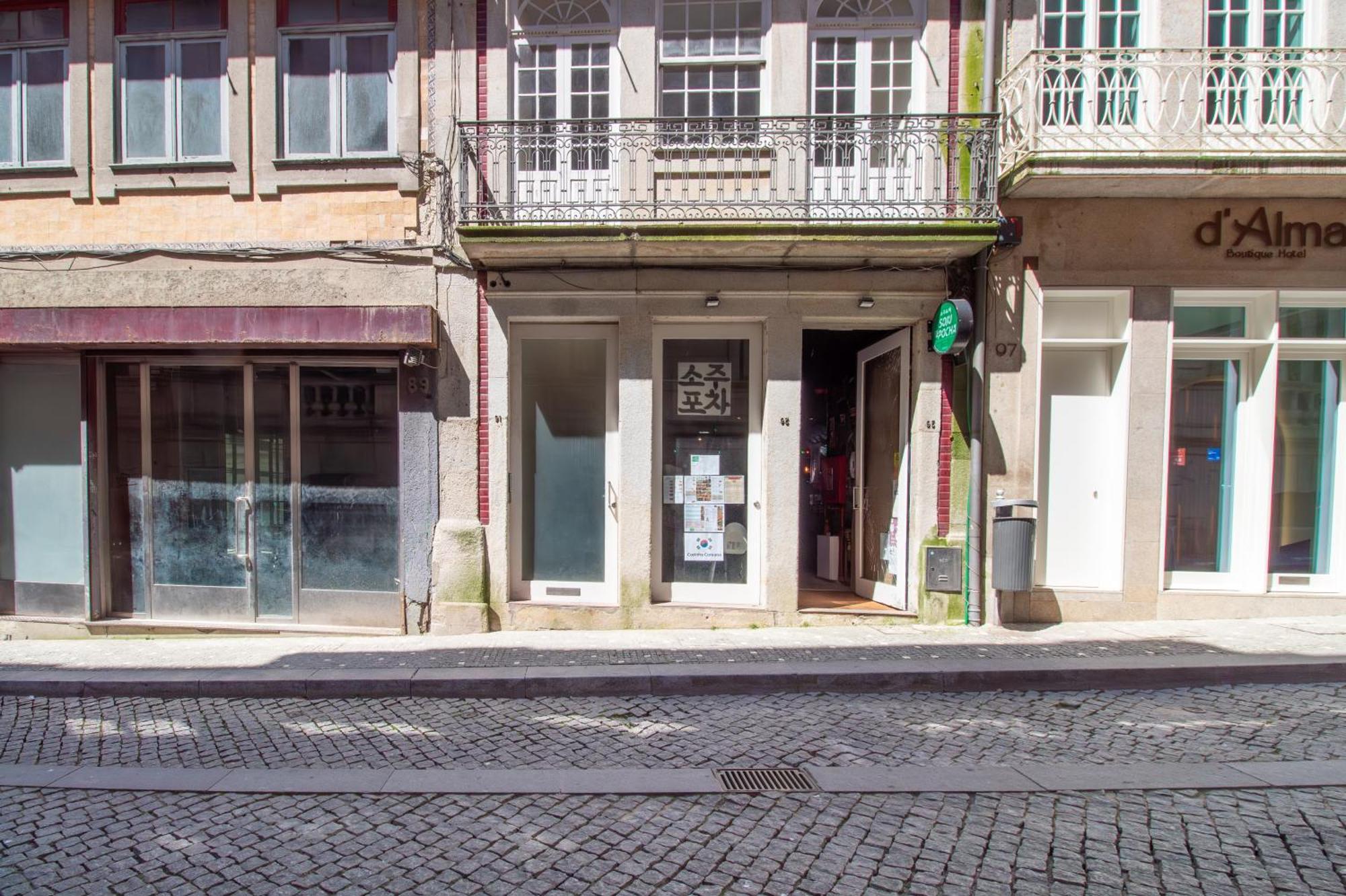 Lovelystay - Dirk Apartment - Almada 4º F ポルト エクステリア 写真