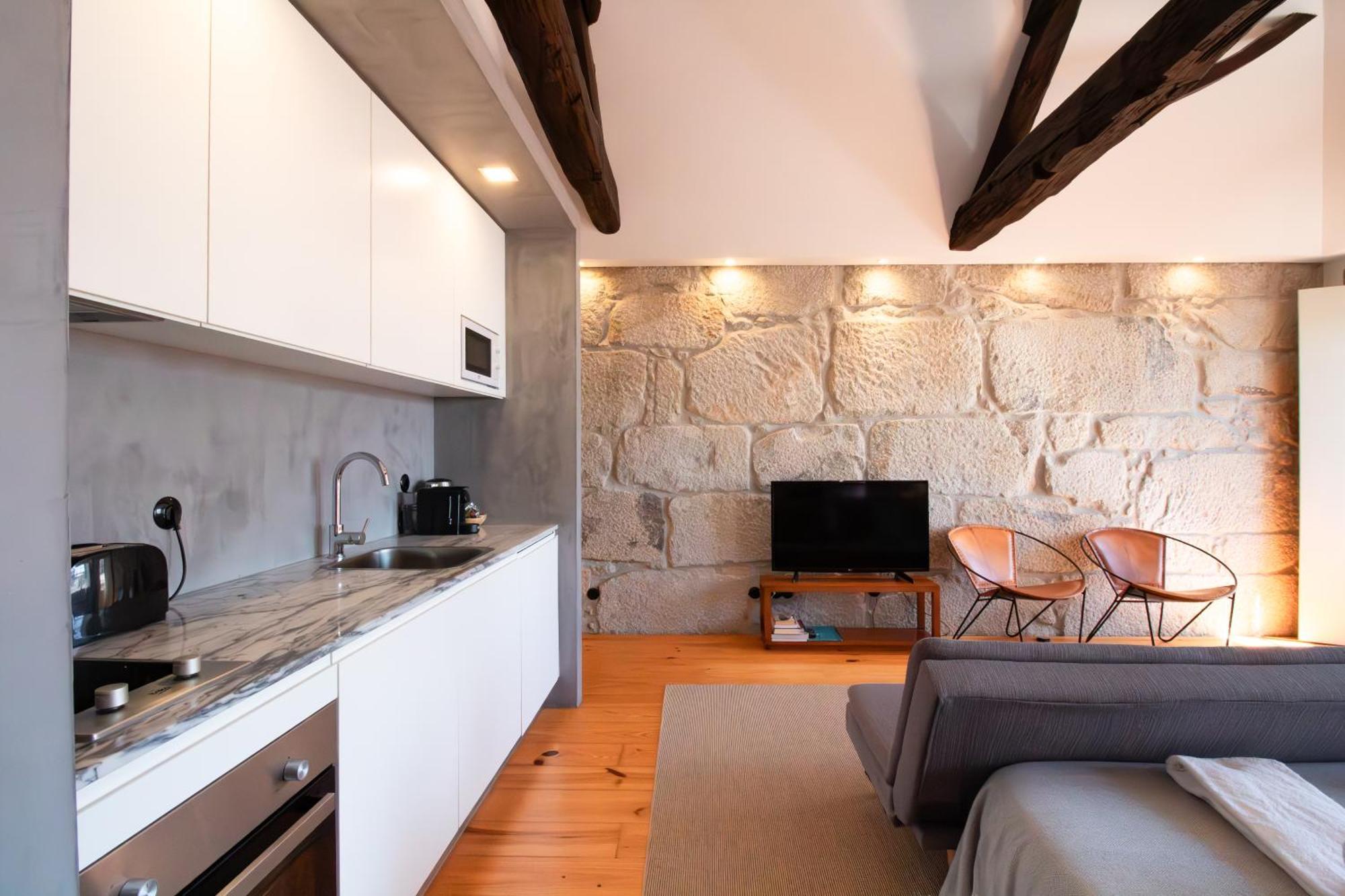 Lovelystay - Dirk Apartment - Almada 4º F ポルト エクステリア 写真