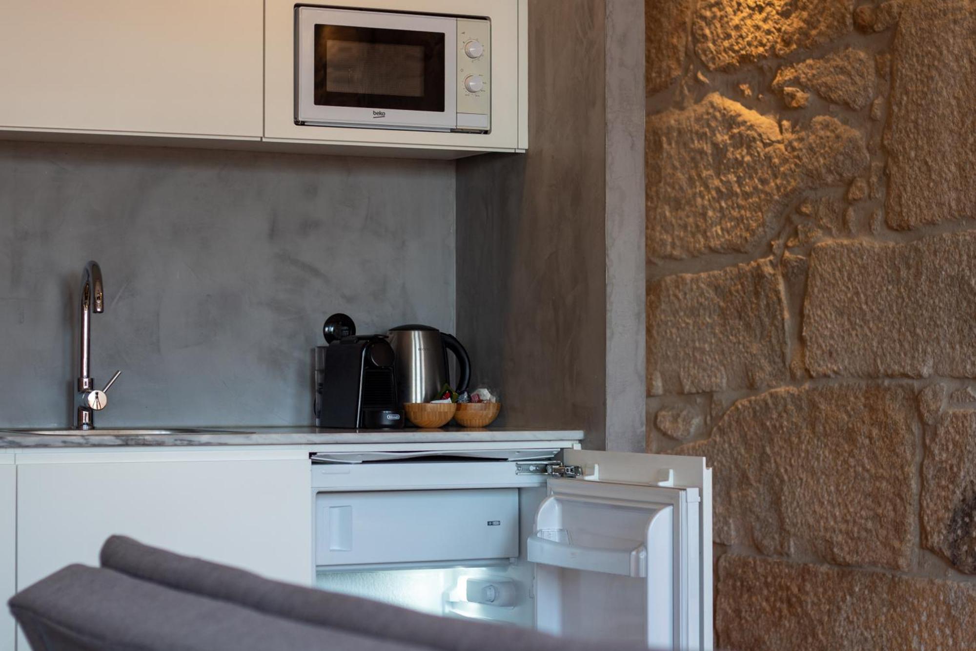 Lovelystay - Dirk Apartment - Almada 4º F ポルト エクステリア 写真