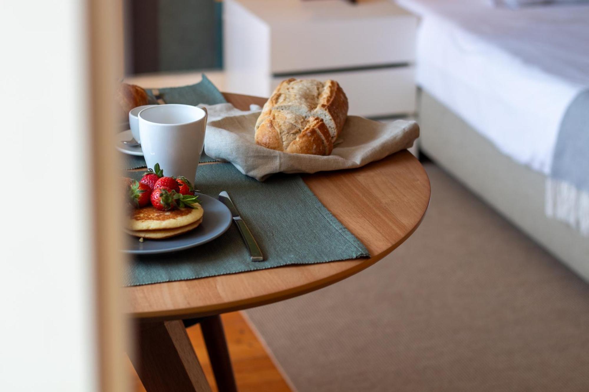 Lovelystay - Dirk Apartment - Almada 4º F ポルト エクステリア 写真