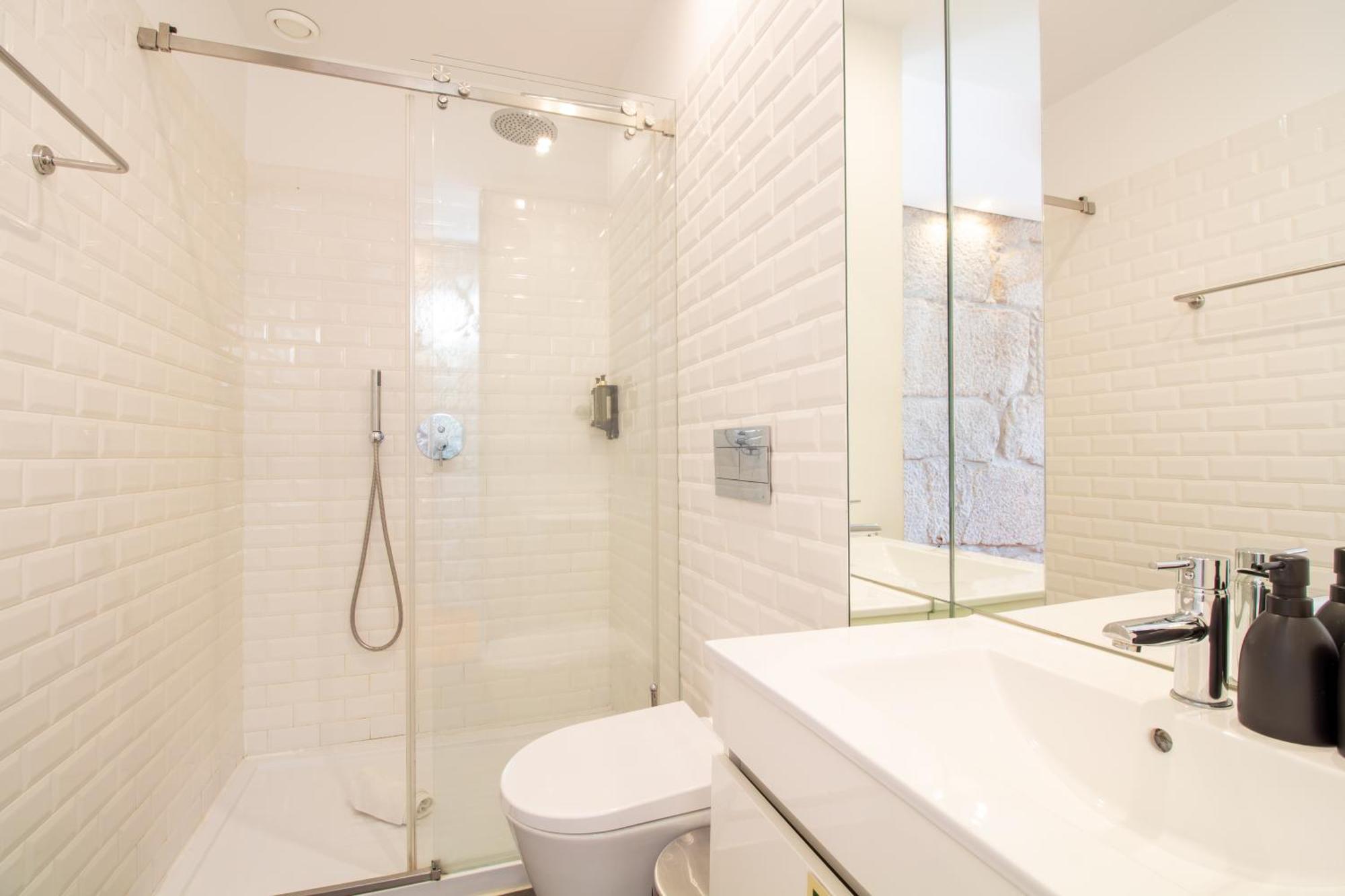 Lovelystay - Dirk Apartment - Almada 4º F ポルト エクステリア 写真