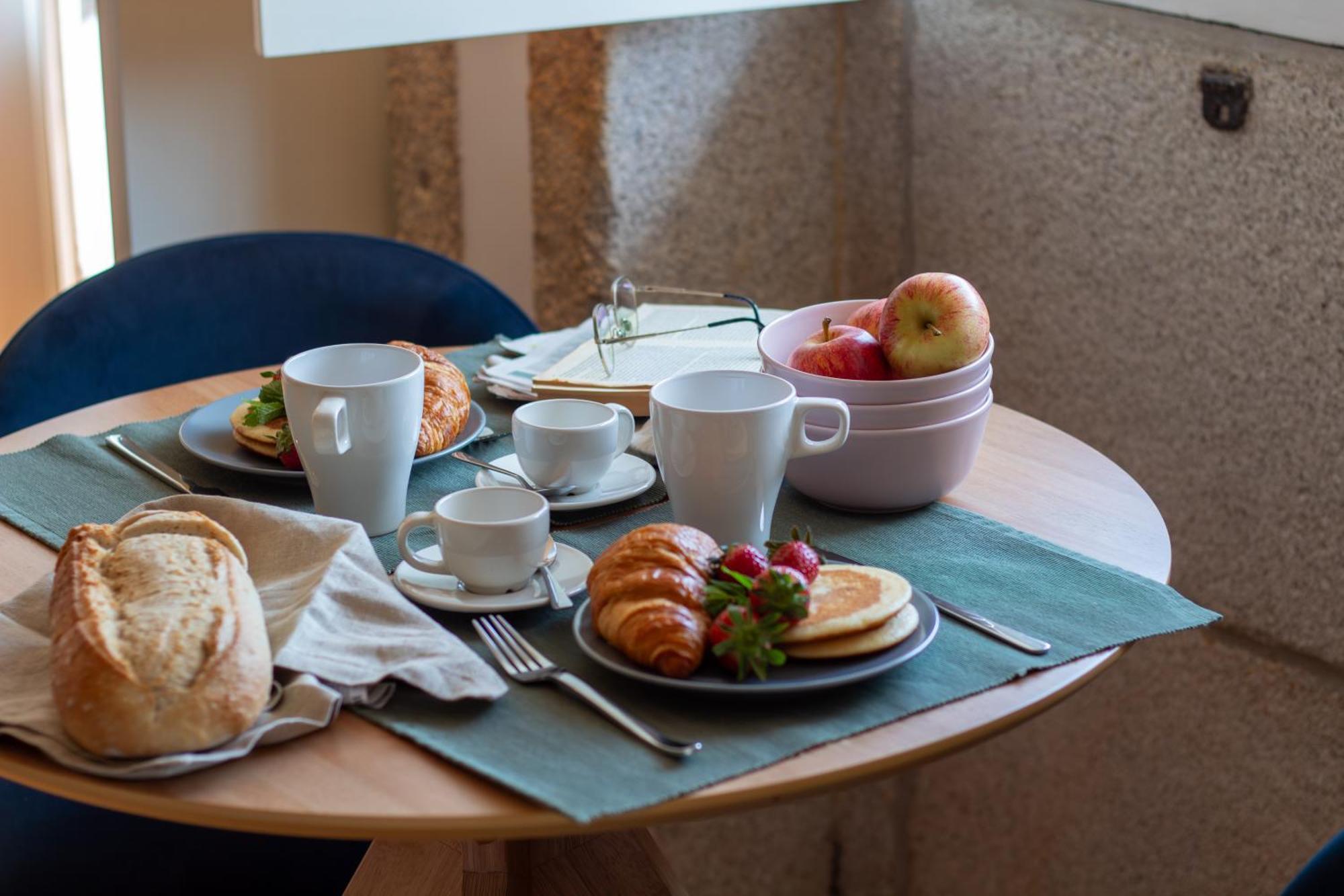 Lovelystay - Dirk Apartment - Almada 4º F ポルト エクステリア 写真