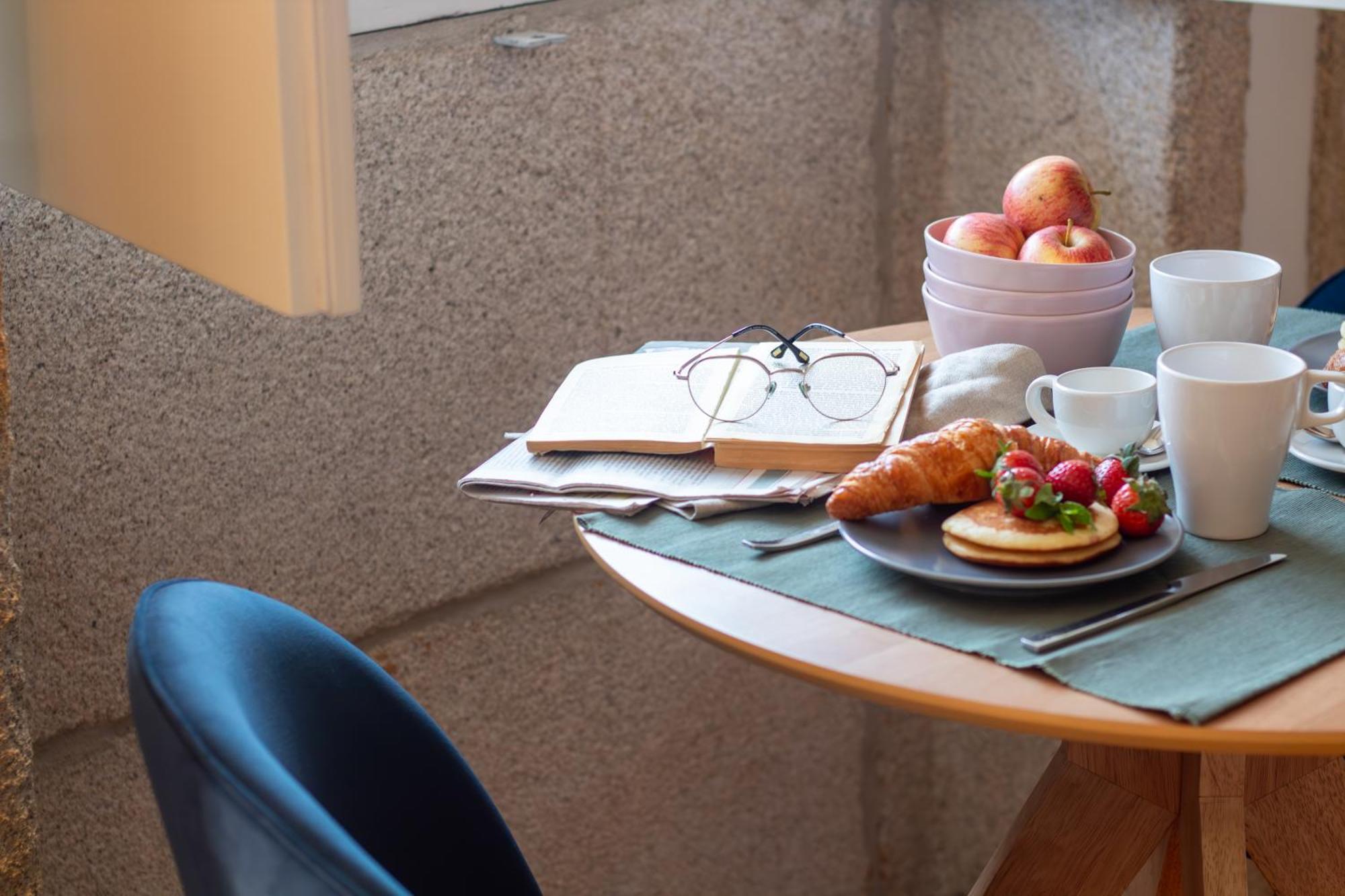 Lovelystay - Dirk Apartment - Almada 4º F ポルト エクステリア 写真